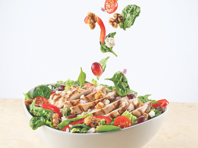 Chicken salad with tomatoes